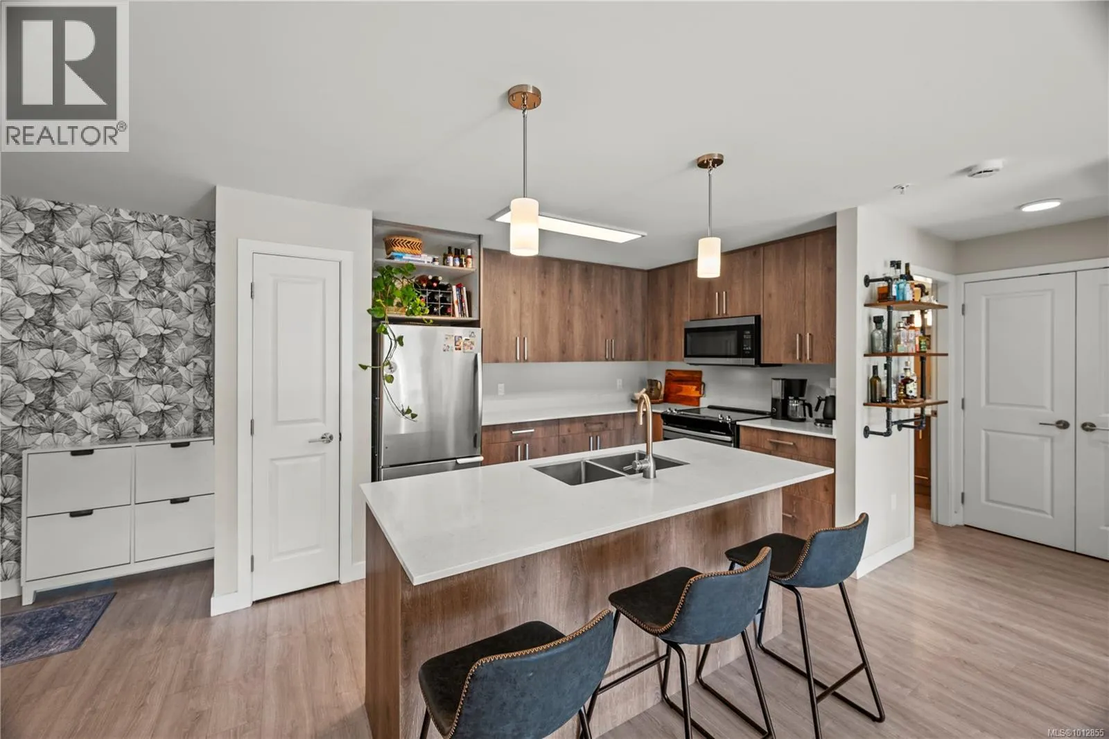 202 100 Presley Pl