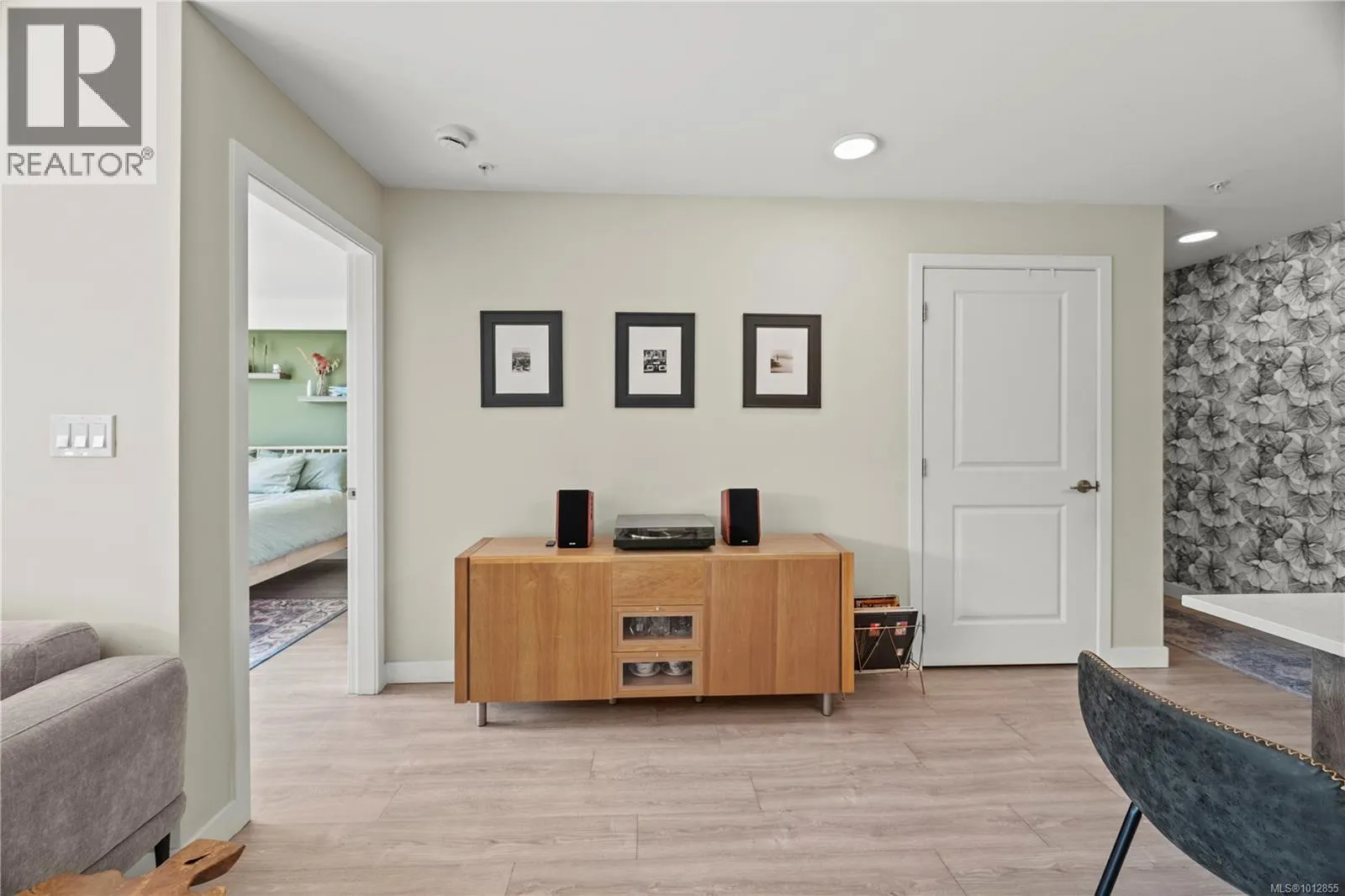 202 100 Presley Pl
