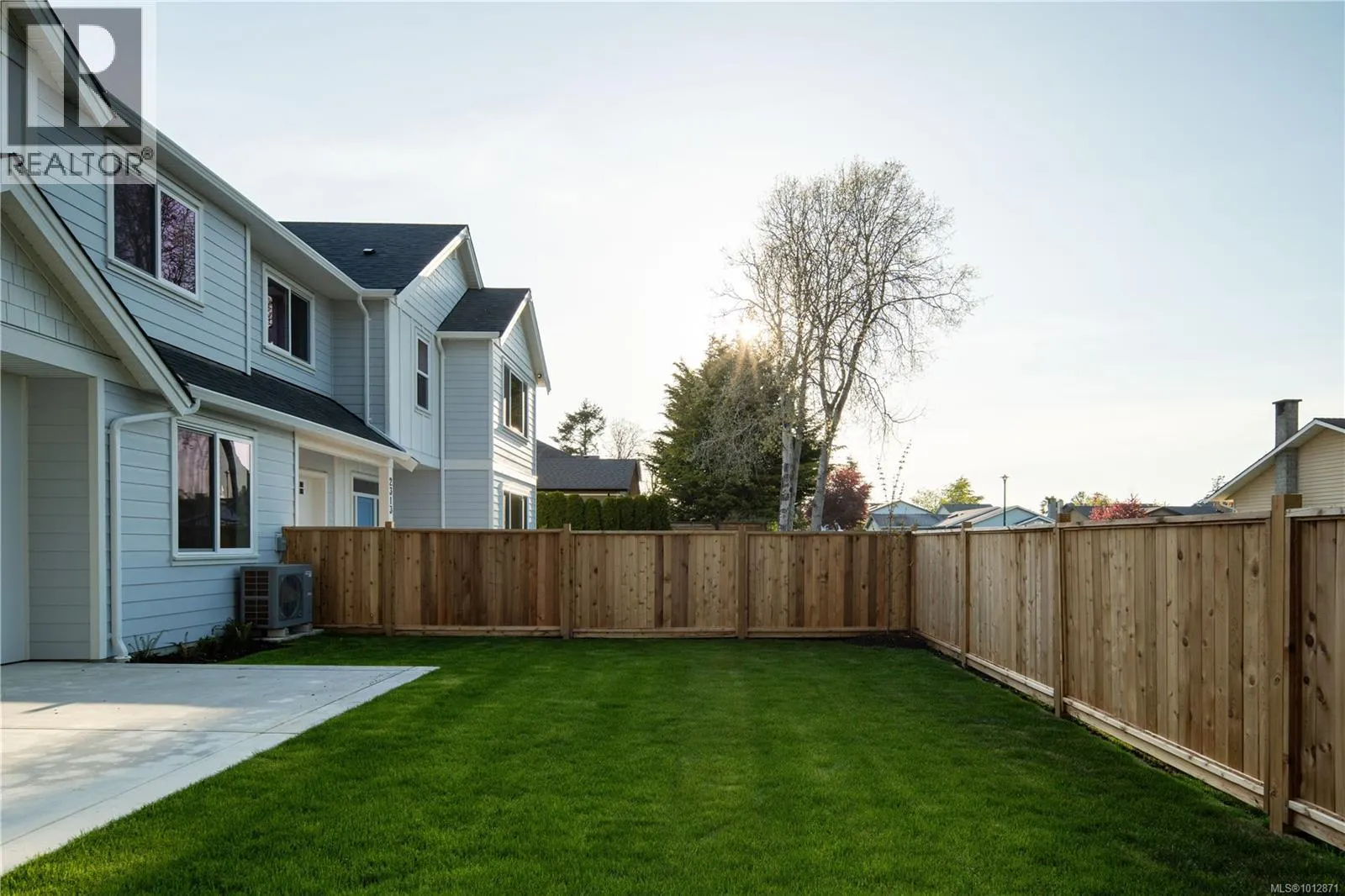 2306 Grove Cres
