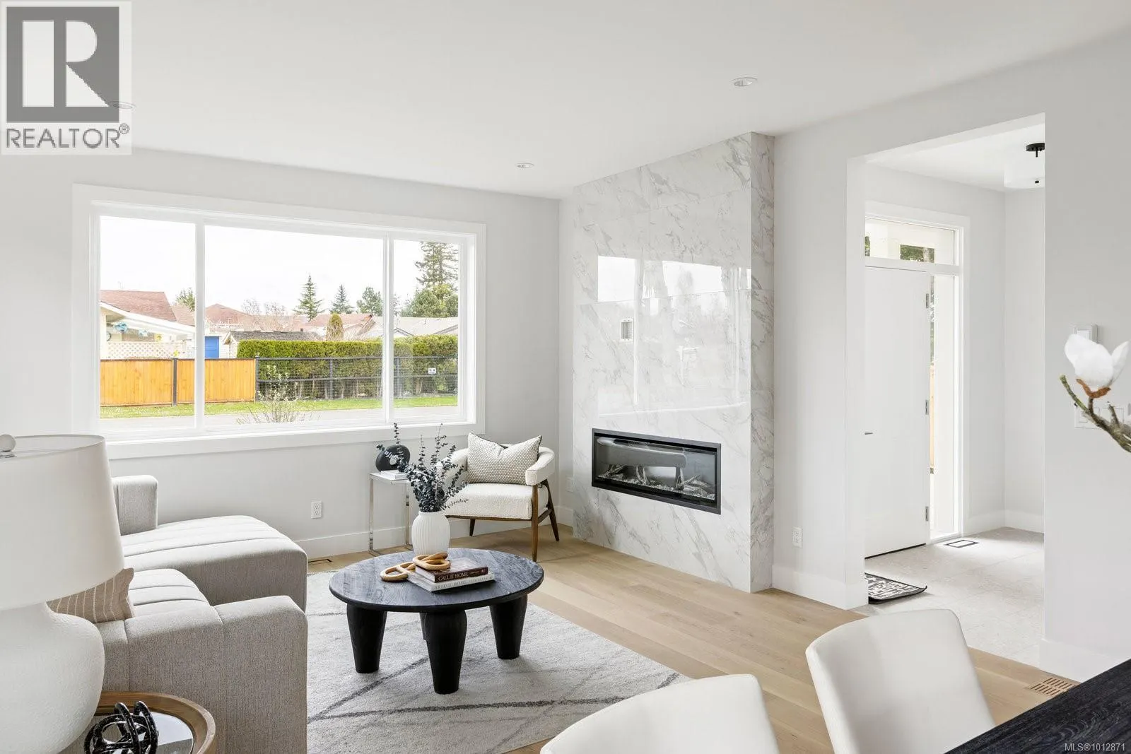 2306 Grove Cres