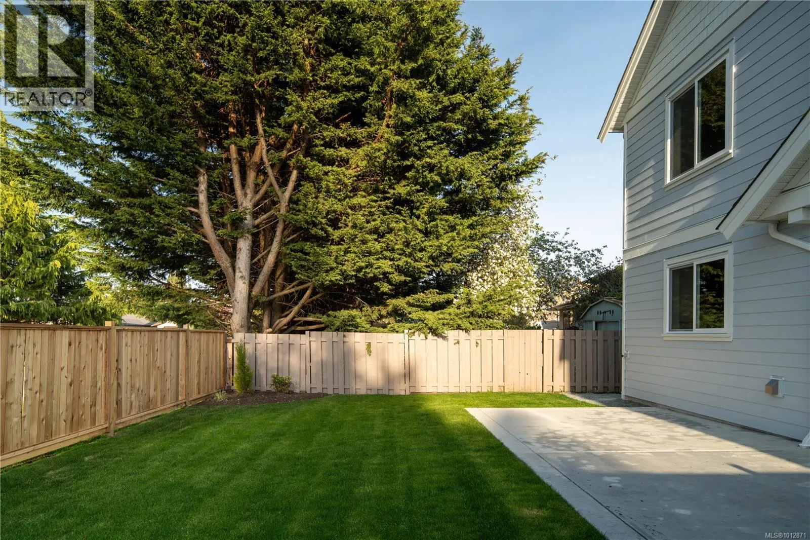2306 Grove Cres