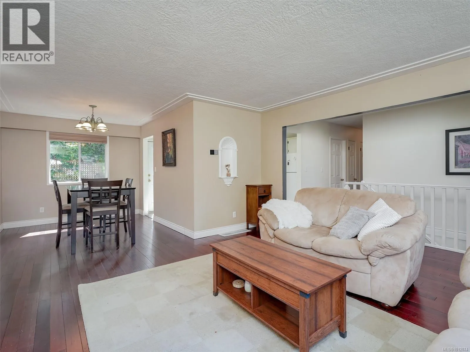 537 Fargo Pl