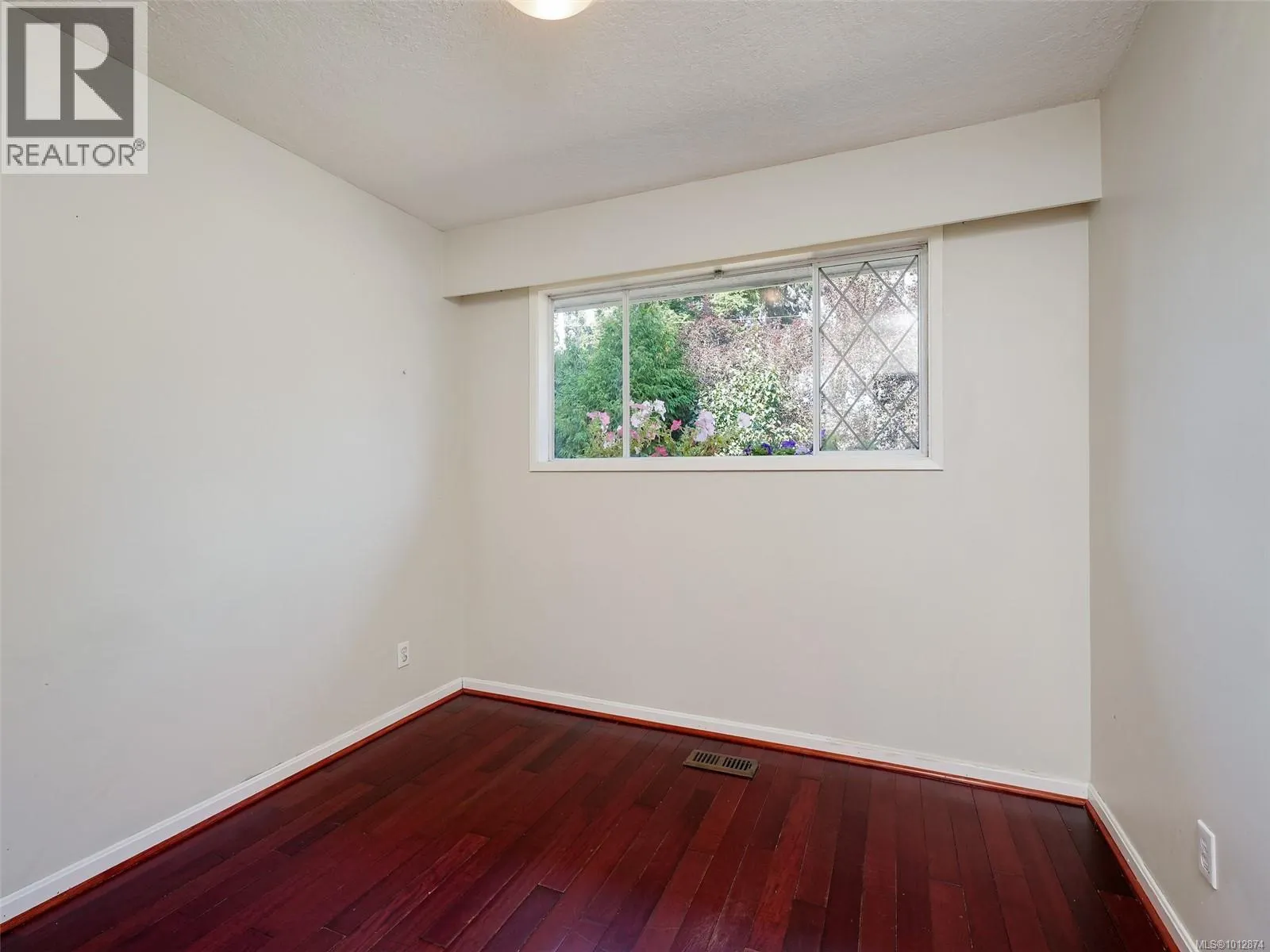 537 Fargo Pl