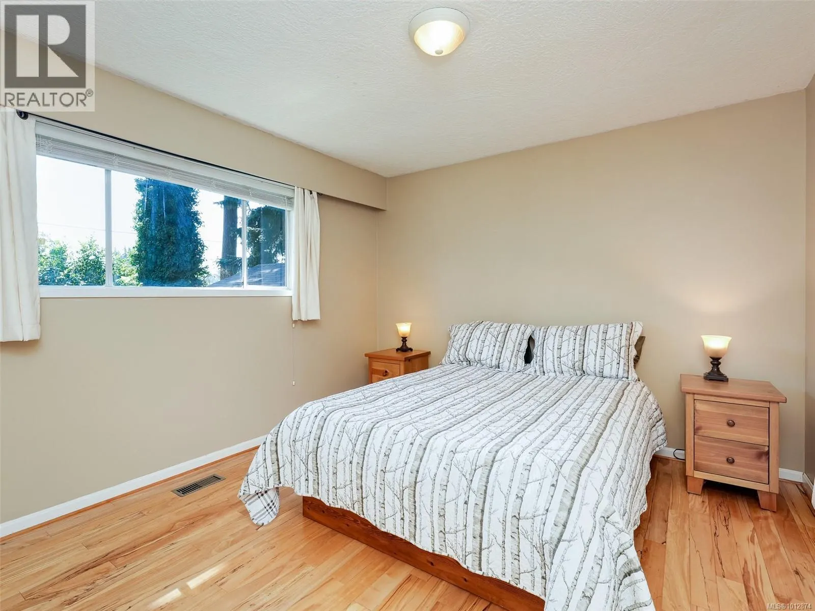 537 Fargo Pl