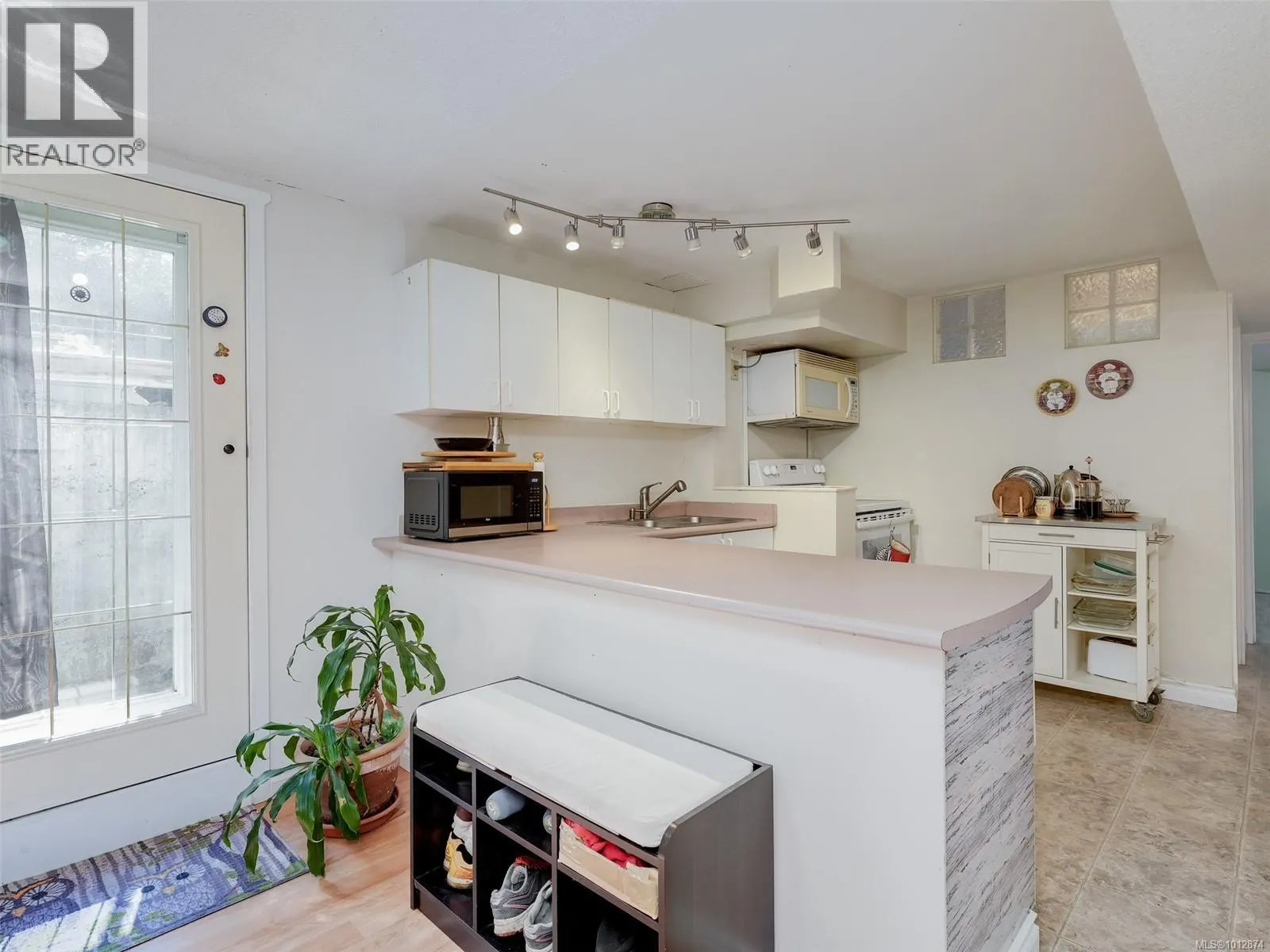 537 Fargo Pl