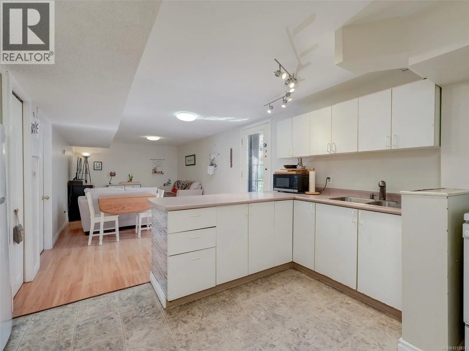 537 Fargo Pl