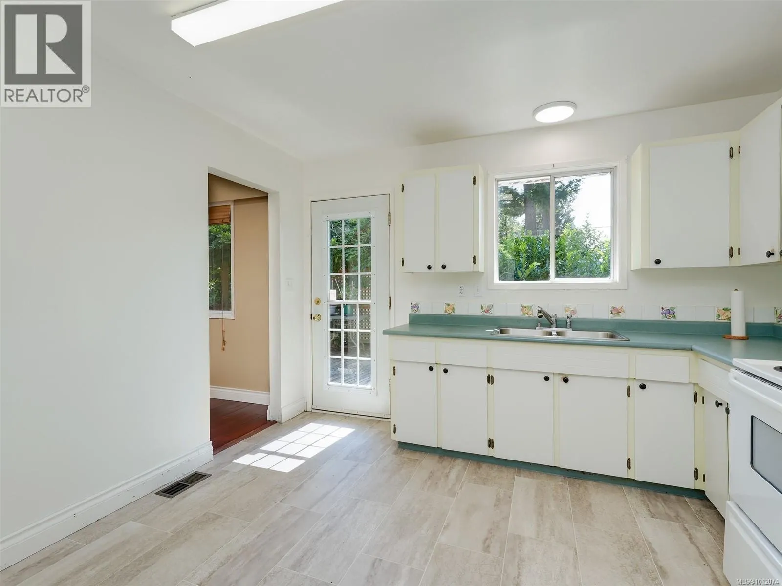 537 Fargo Pl