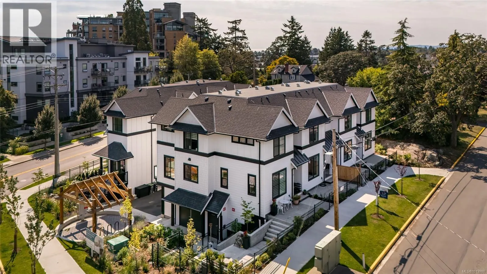 5 820 Dunsmuir Rd