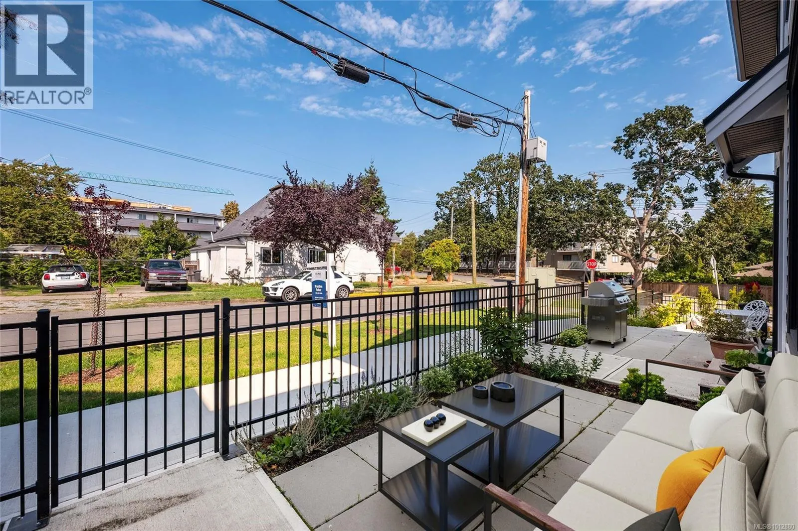 5 820 Dunsmuir Rd
