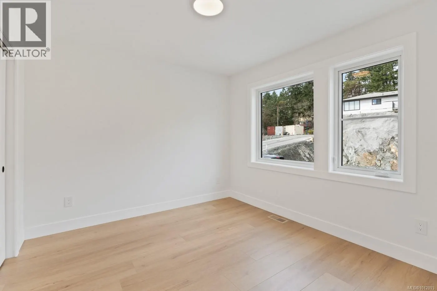 556 Belford Pl