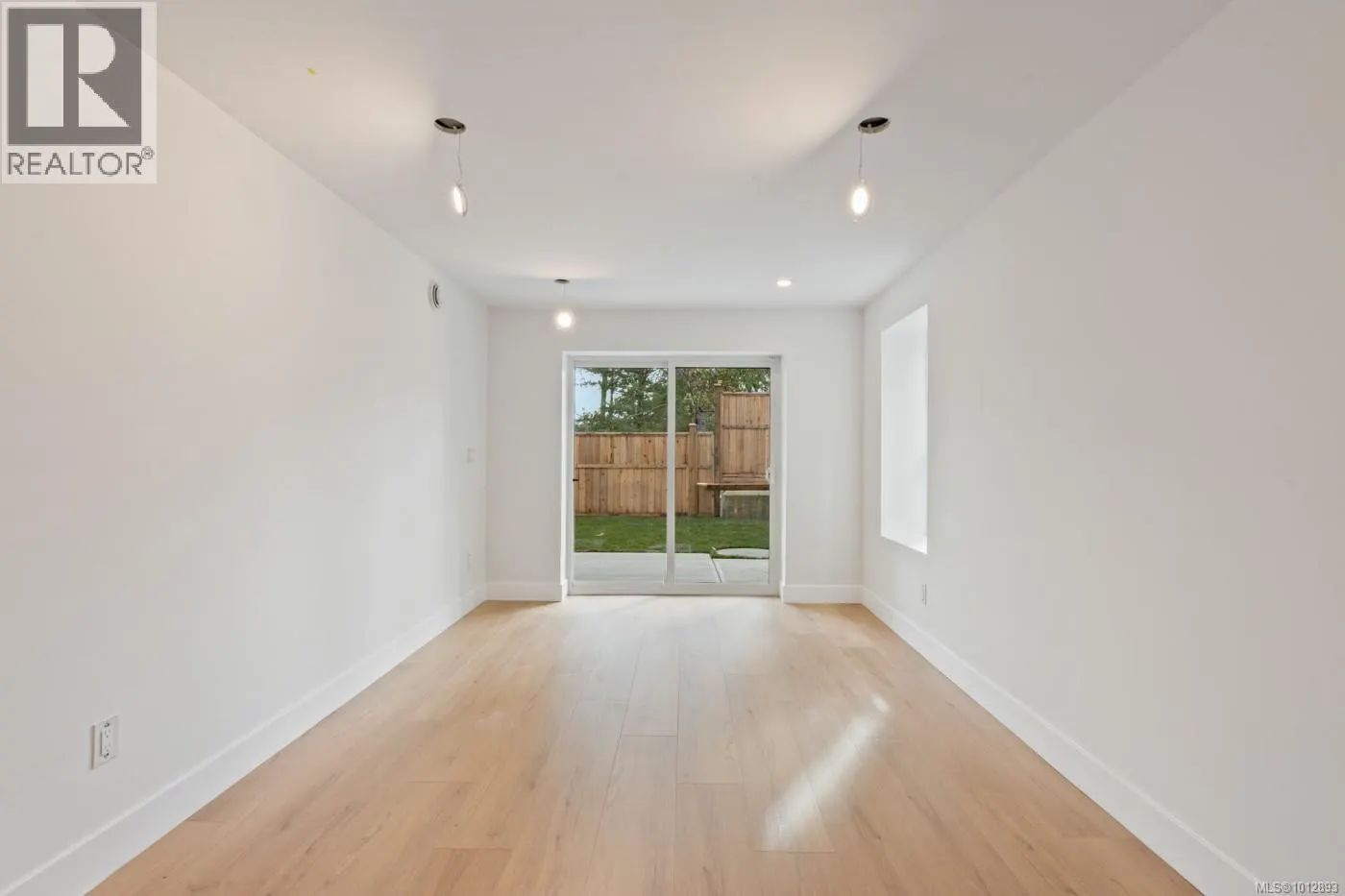 556 Belford Pl