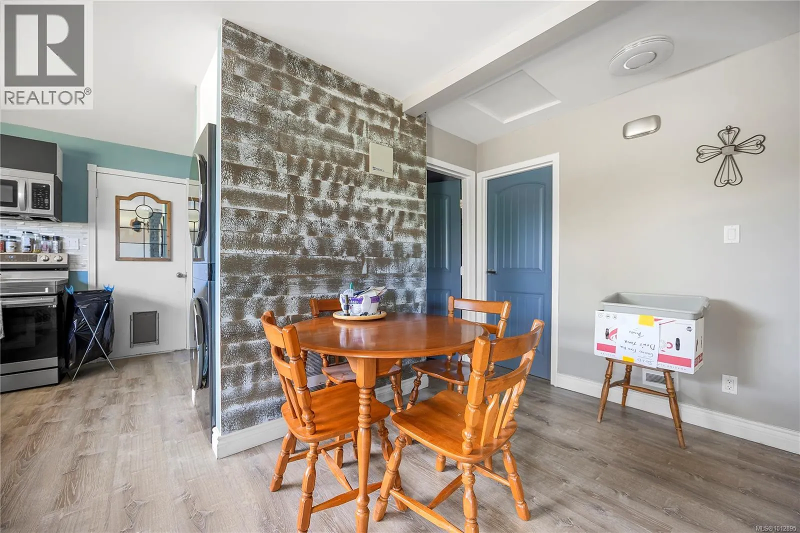 2188 Lark Cres