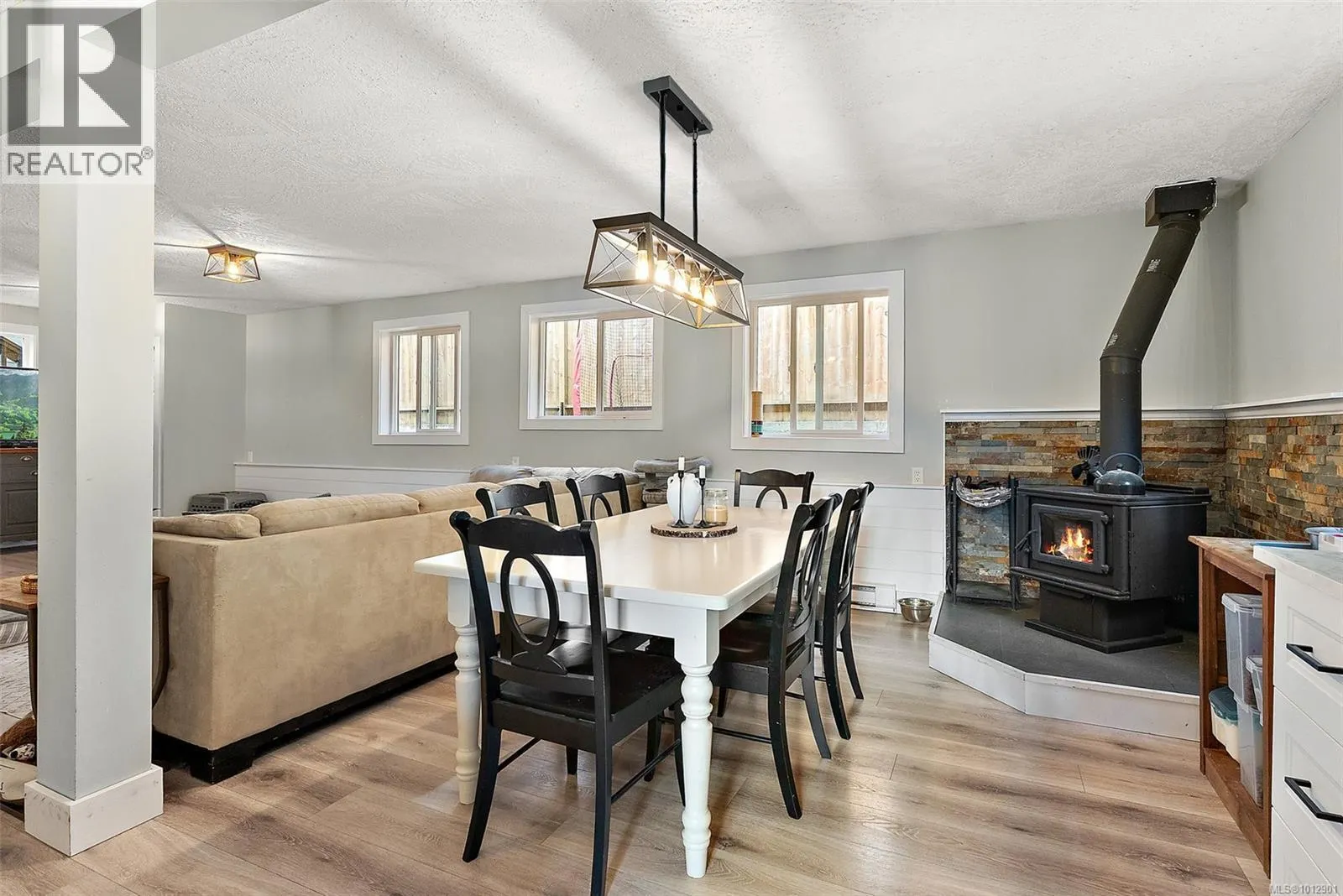 2123 Sarita Rd