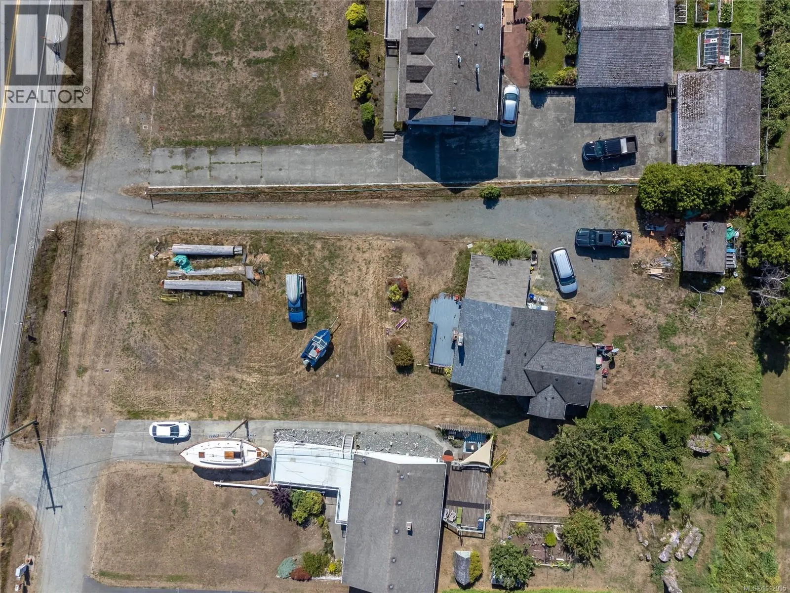 3956 island Hwy S