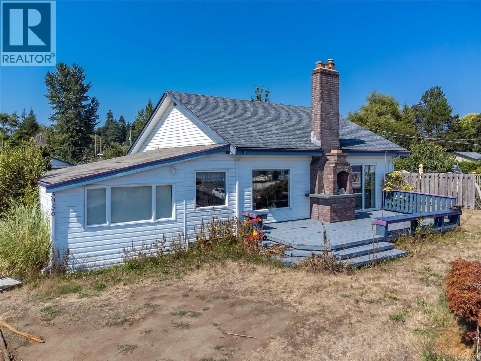 3956 island Hwy S