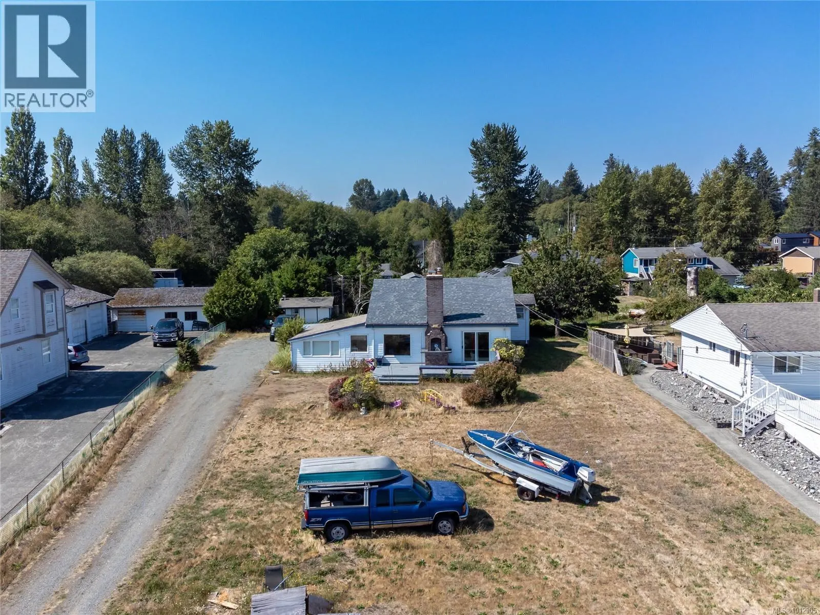3956 island Hwy S