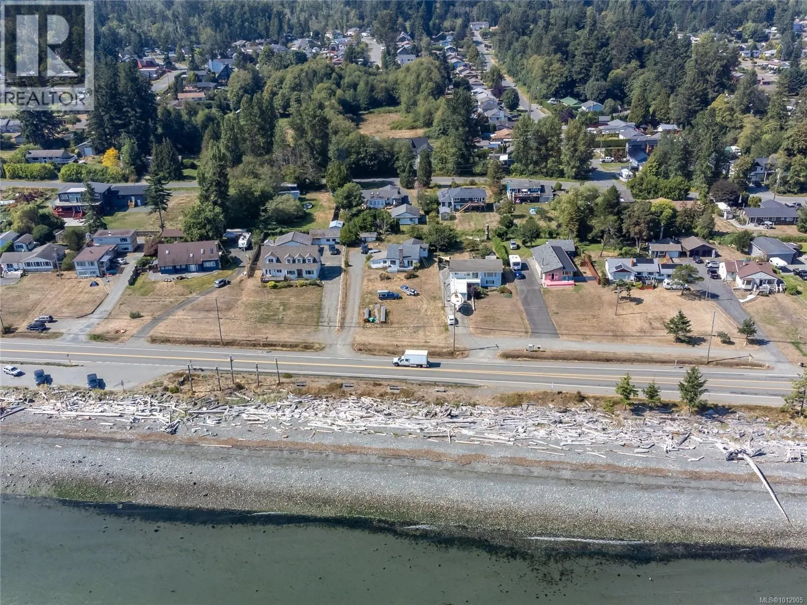 3956 island Hwy S