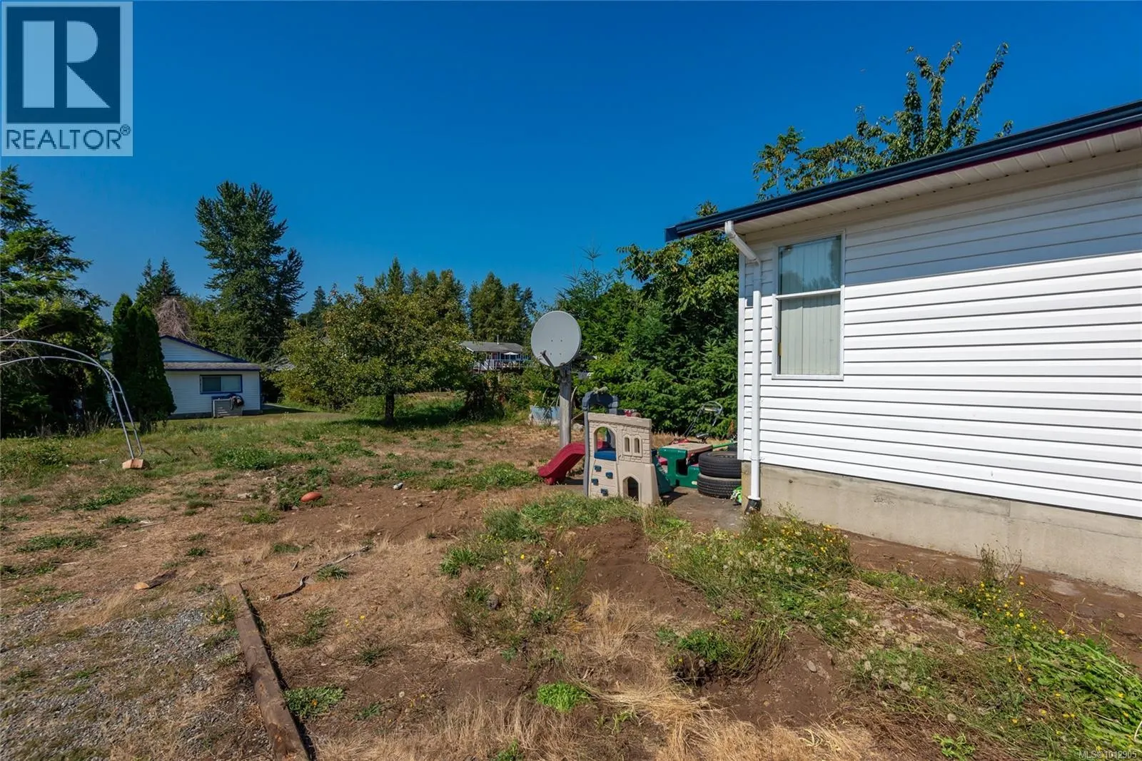 3956 island Hwy S