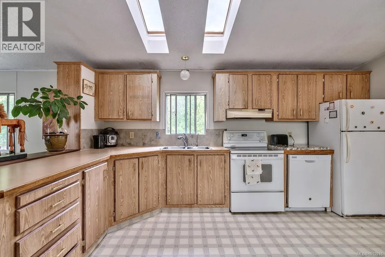 2320 Nanoose Rd