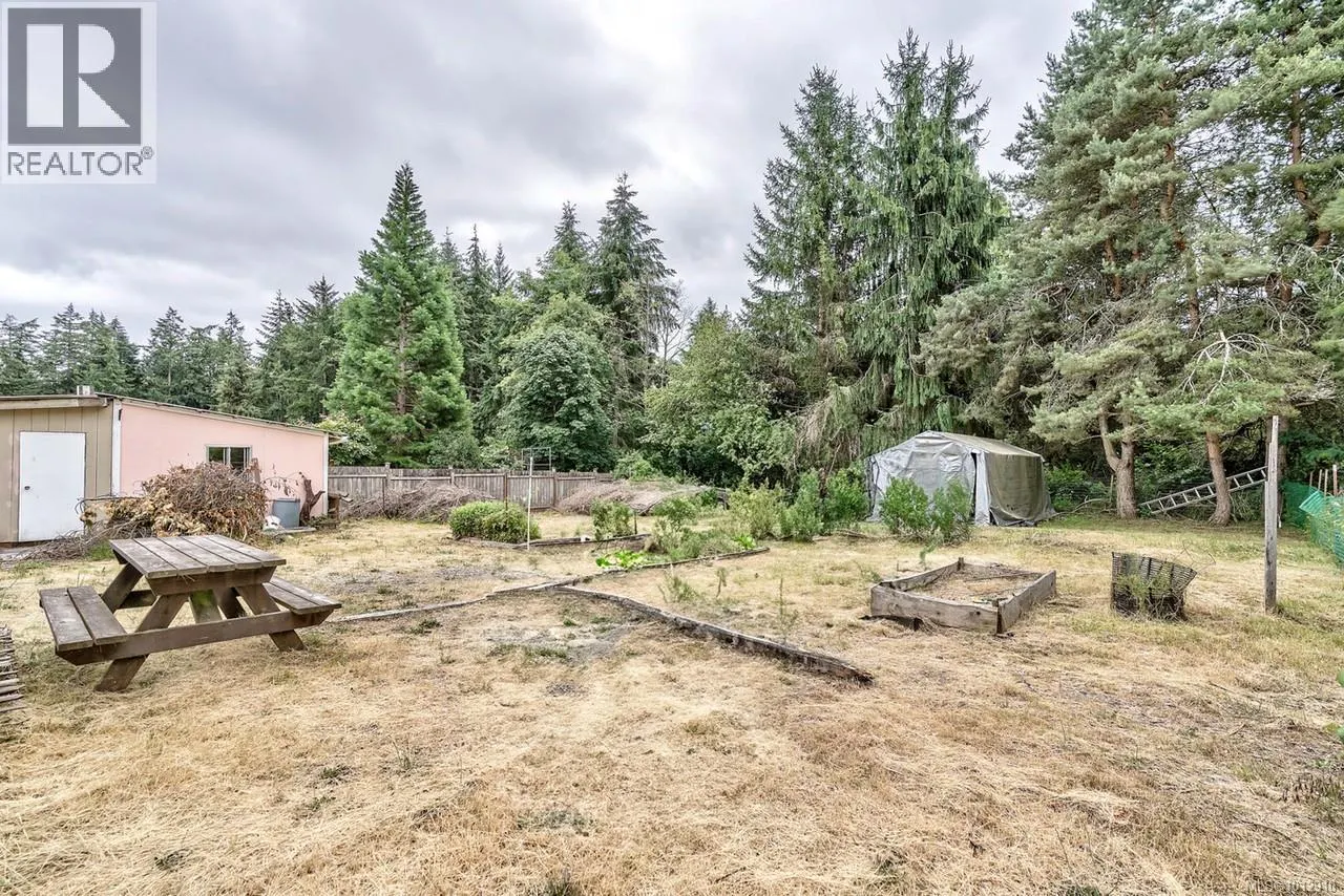 2320 Nanoose Rd
