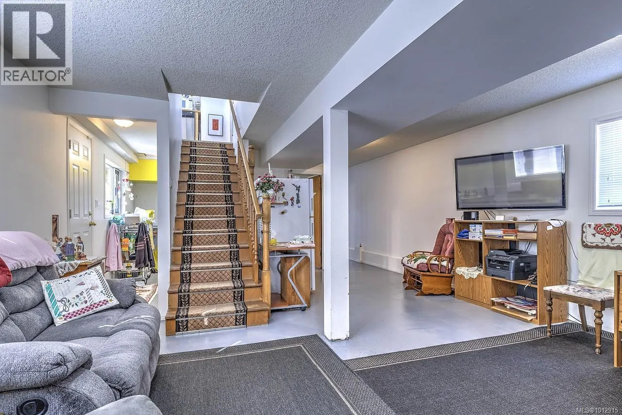 205 Dundas St