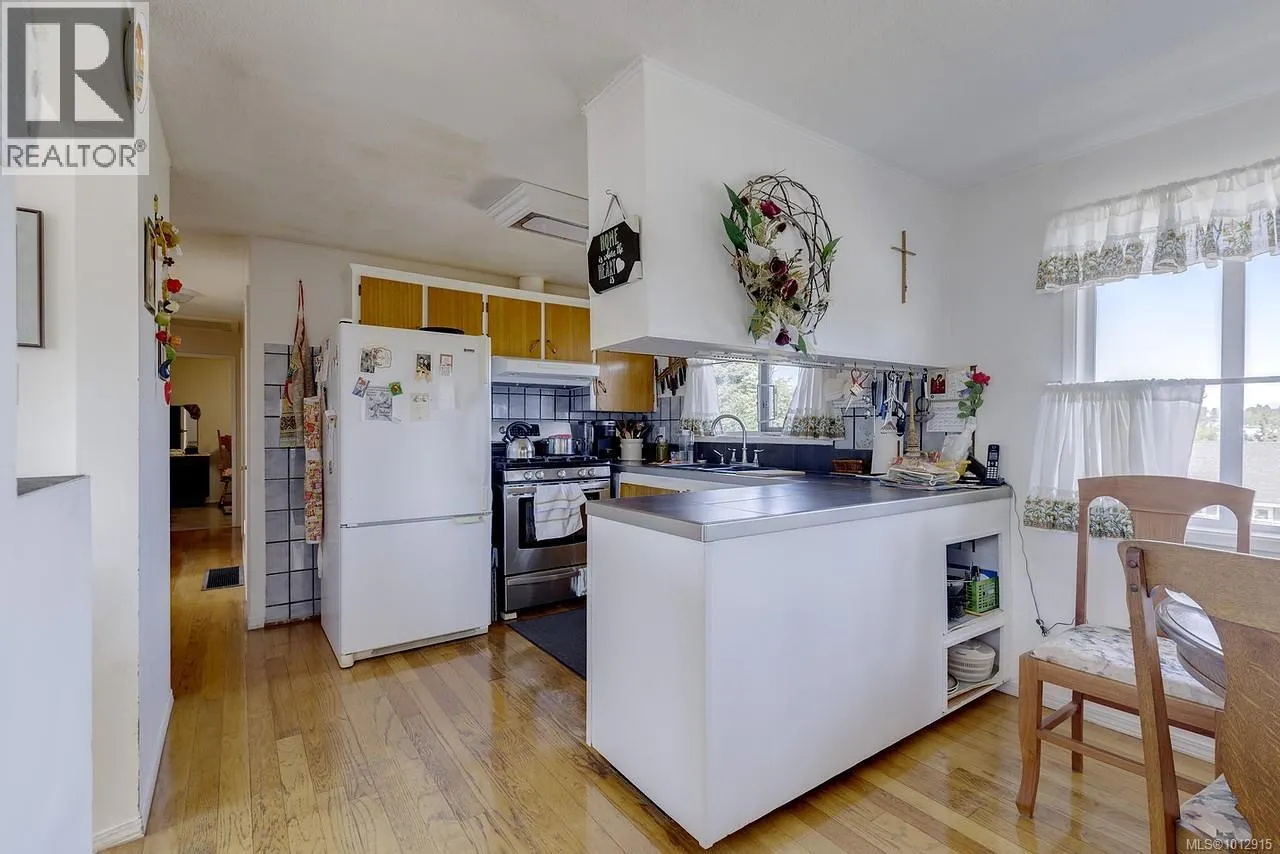 205 Dundas St