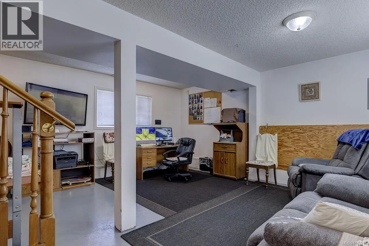 205 Dundas St