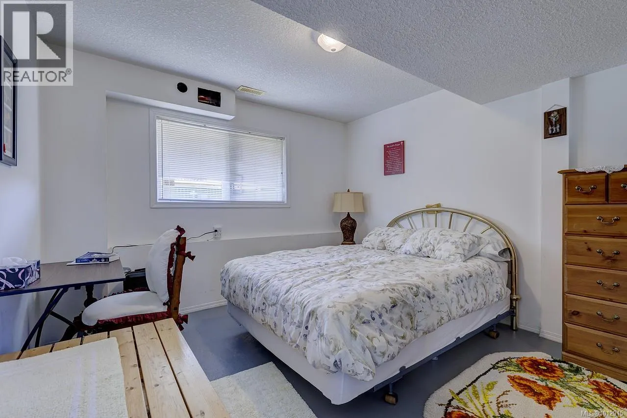 205 Dundas St