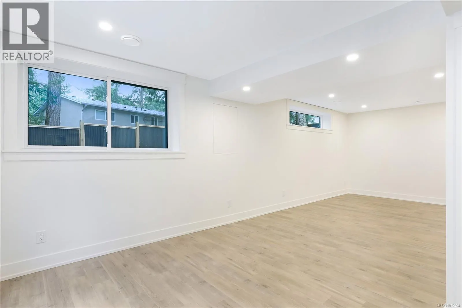 177 Sunningdale Rd E