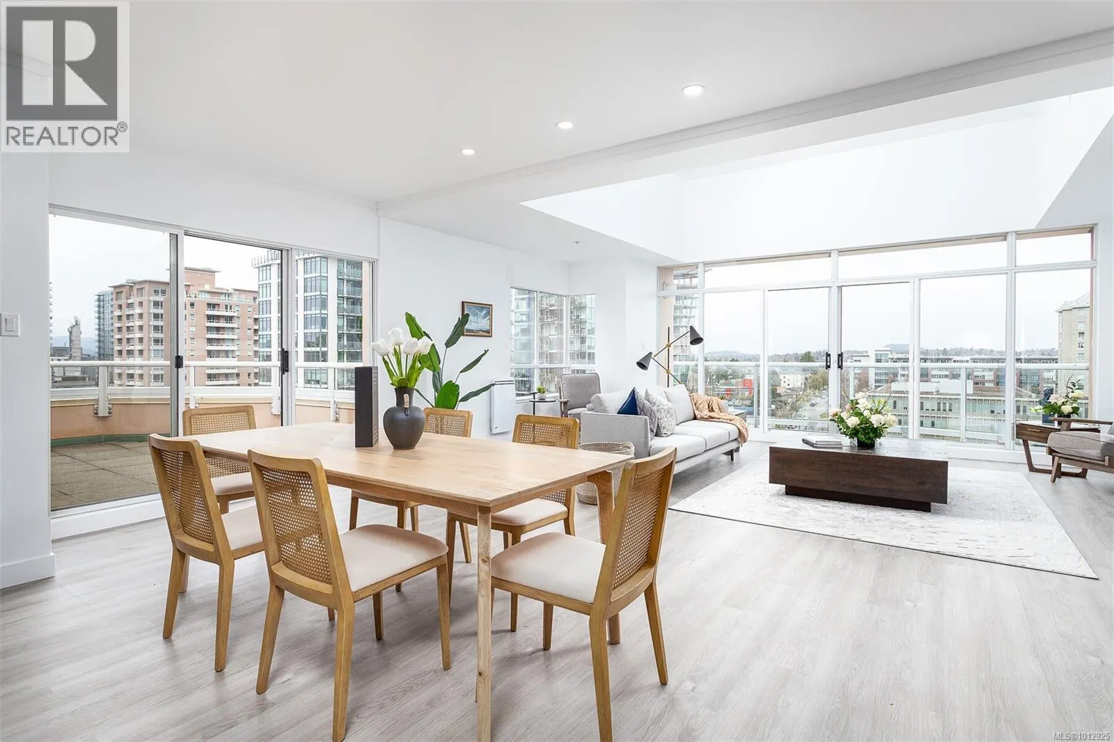 1102 1010 View St