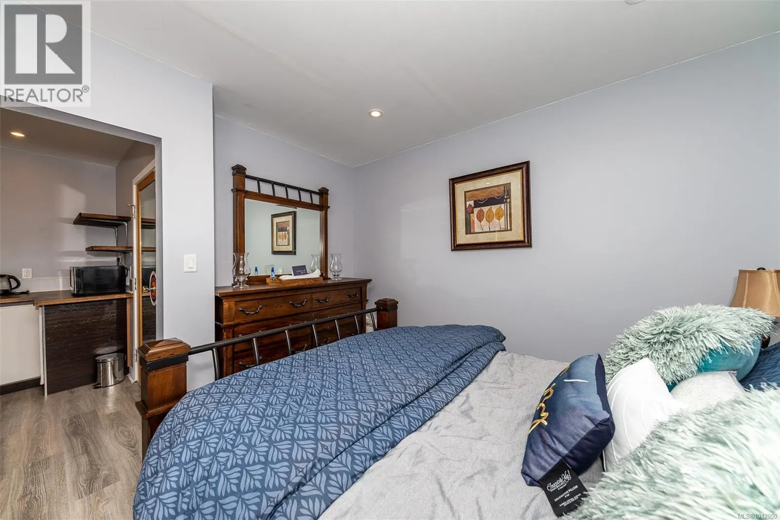 1015 Fort St