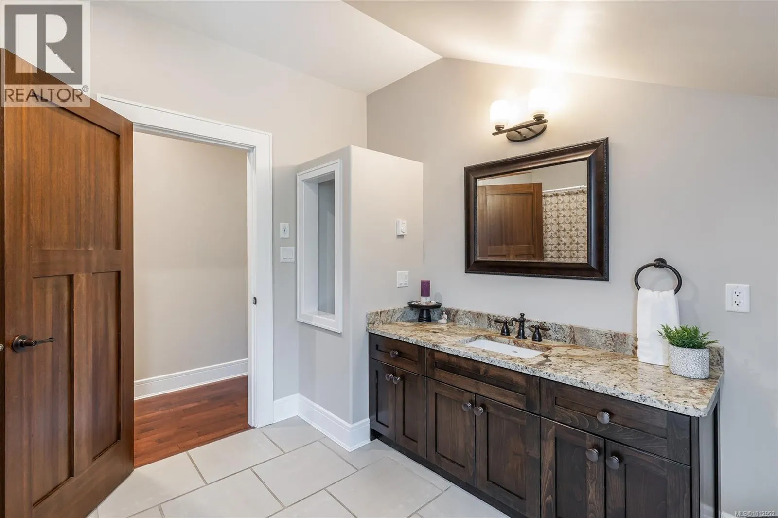 2200 Honey Wulff Close