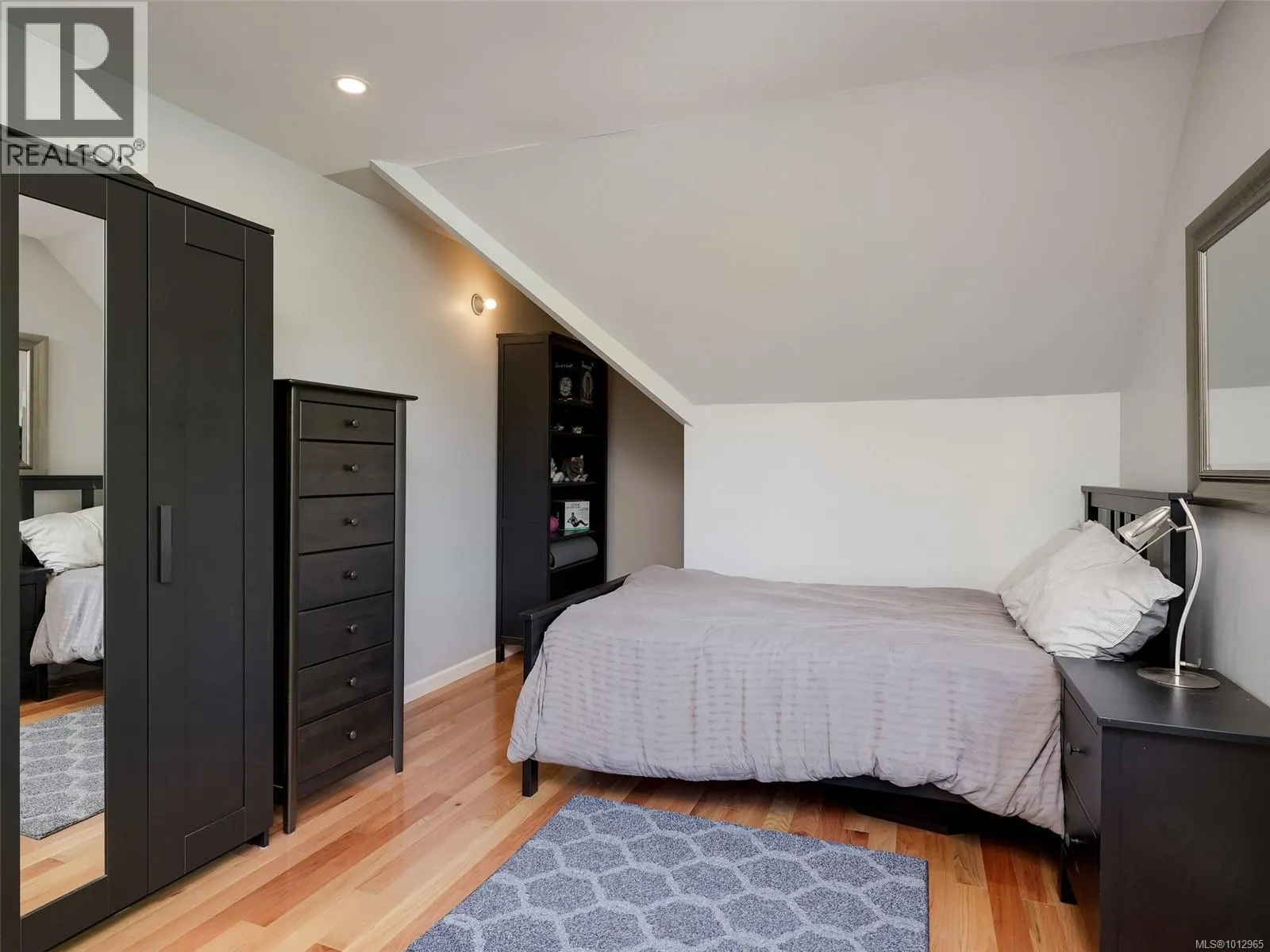 5133 Santa Clara Ave