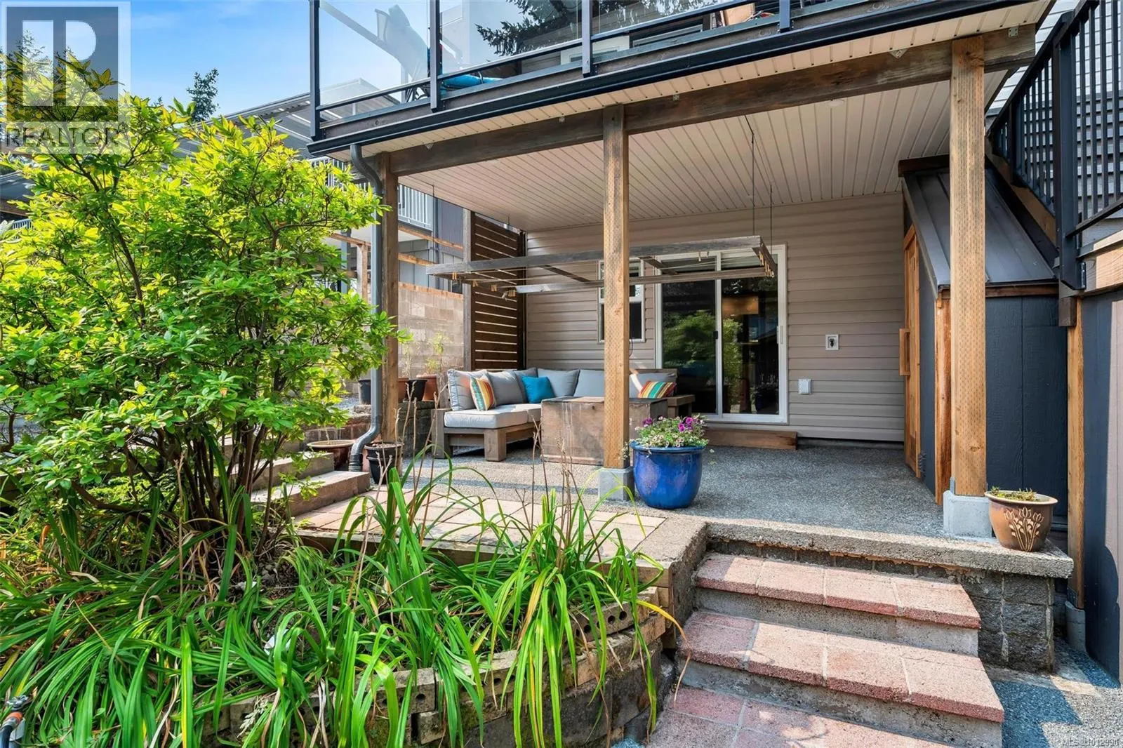 2920 Haliday Cres