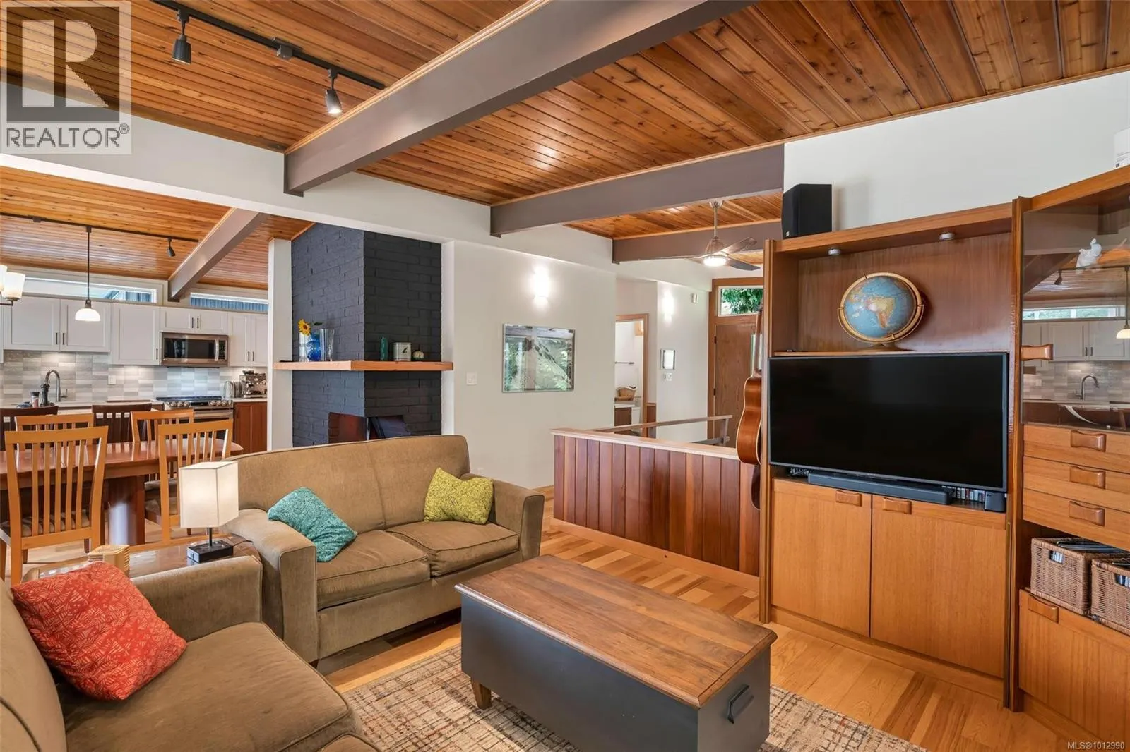 2920 Haliday Cres