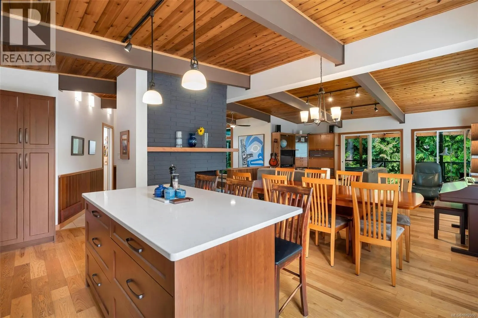 2920 Haliday Cres