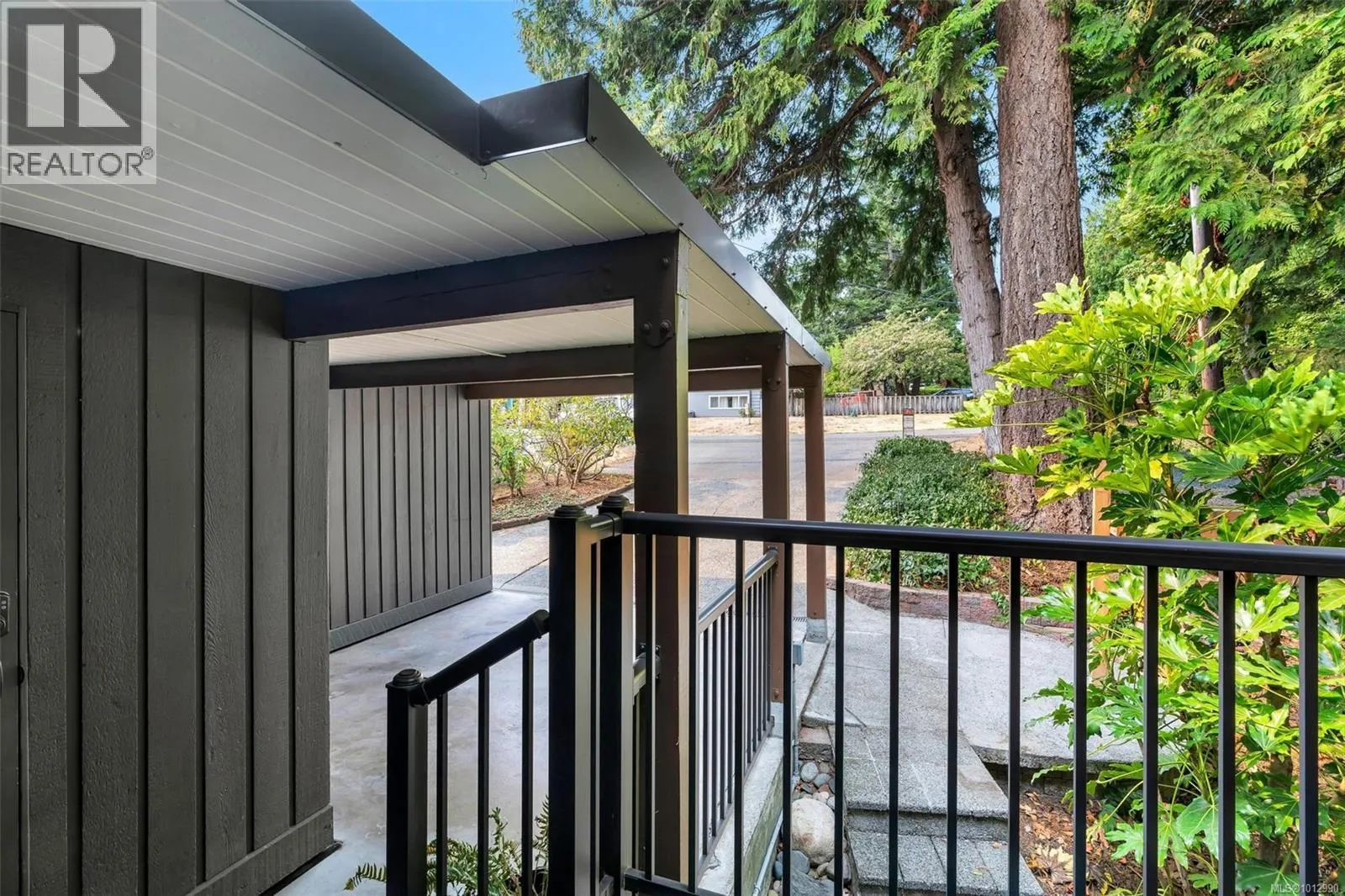 2920 Haliday Cres