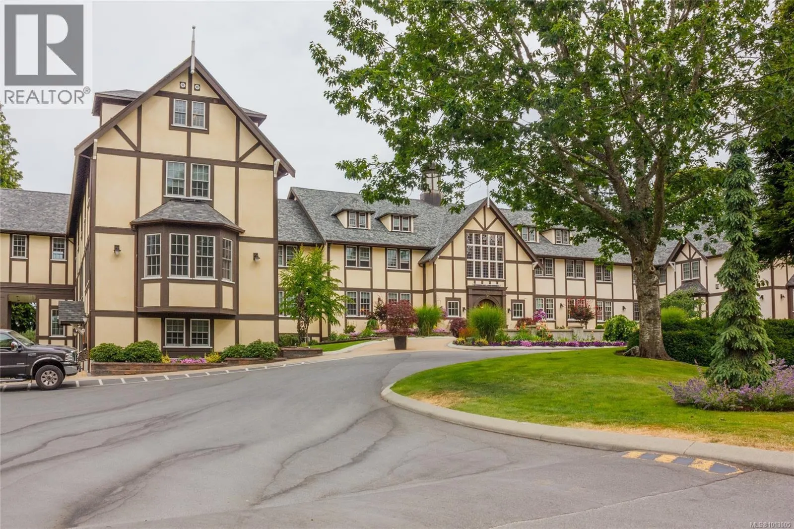 2411 Renfrew Rd
