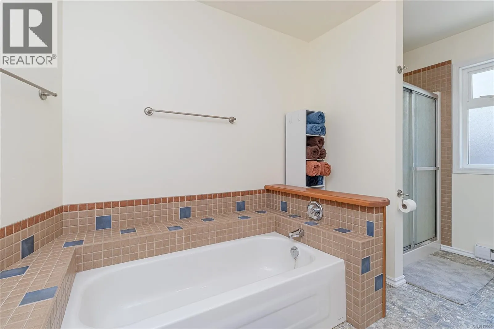2411 Renfrew Rd