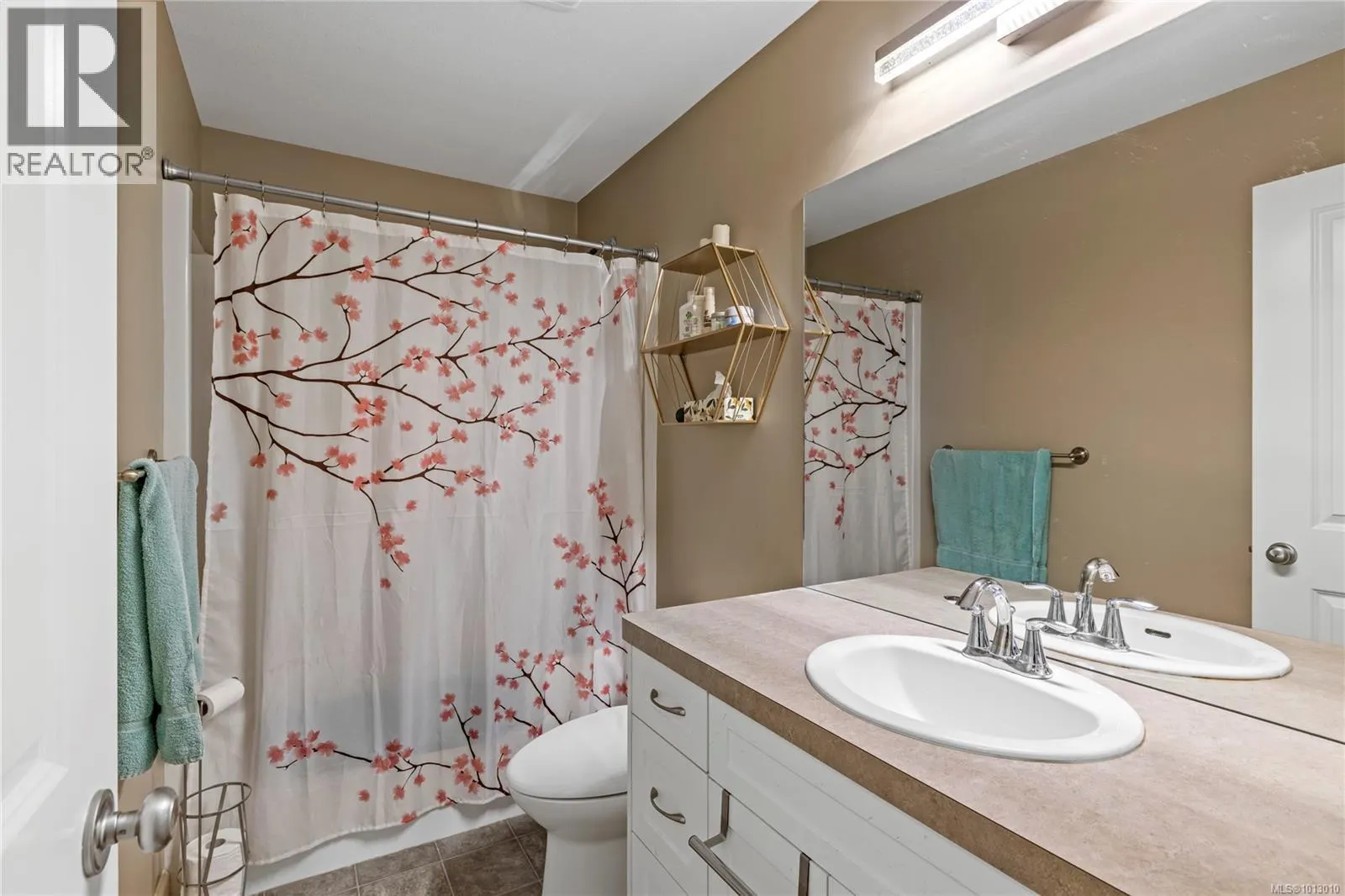 201 5945 Kaden Pl
