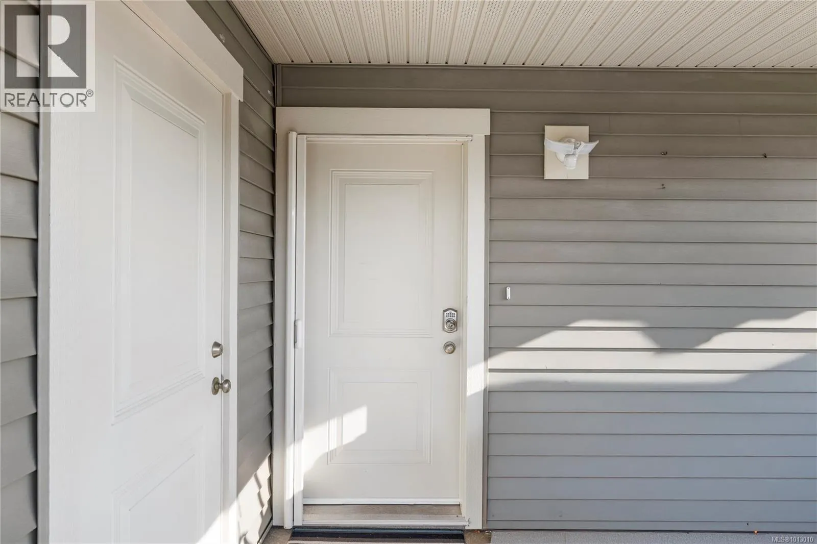 201 5945 Kaden Pl