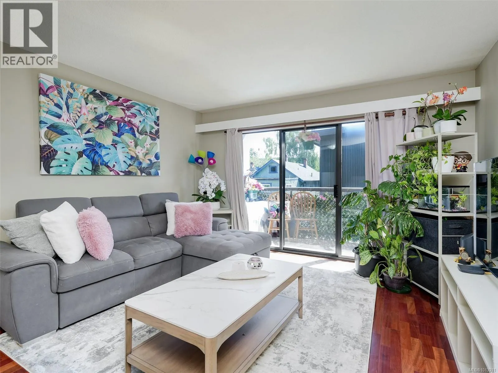 203 2747 Quadra St