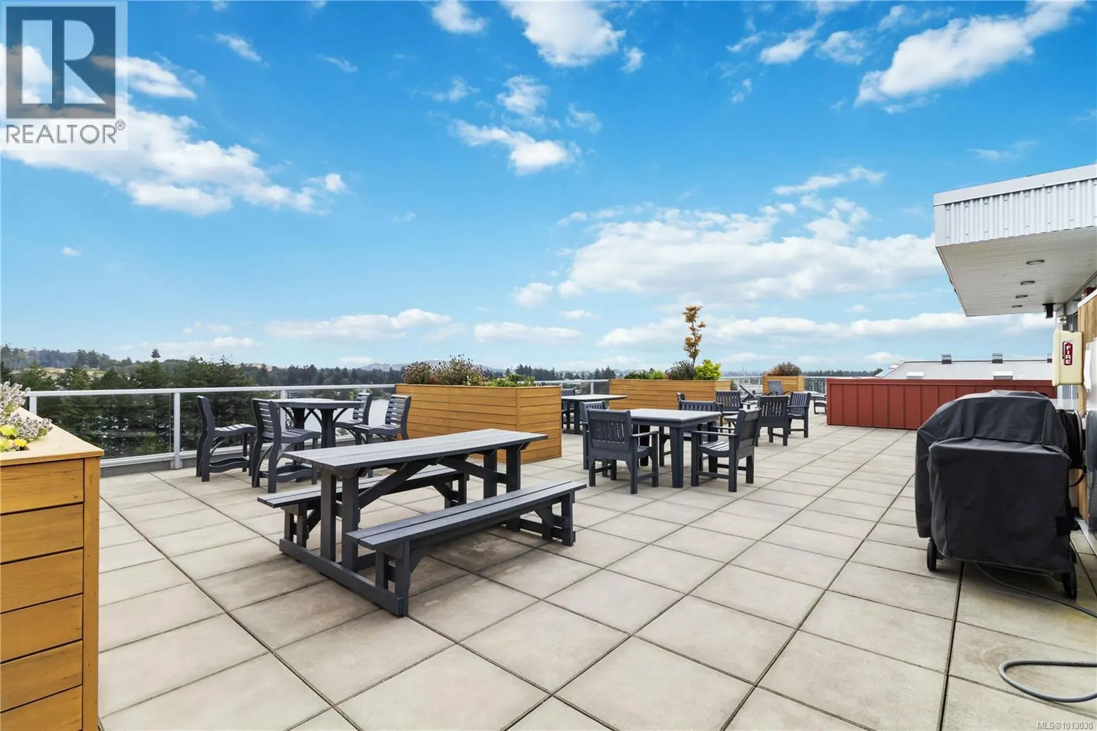 310 1311 Lakepoint Way