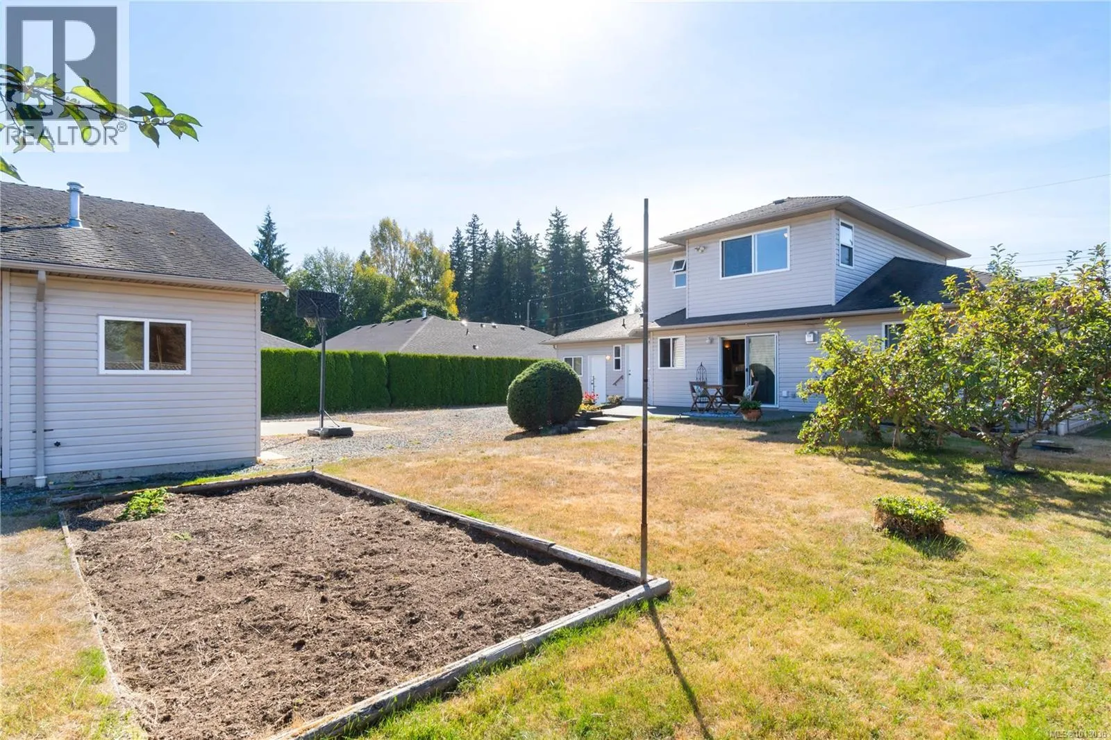 587 Hawthorne Rise