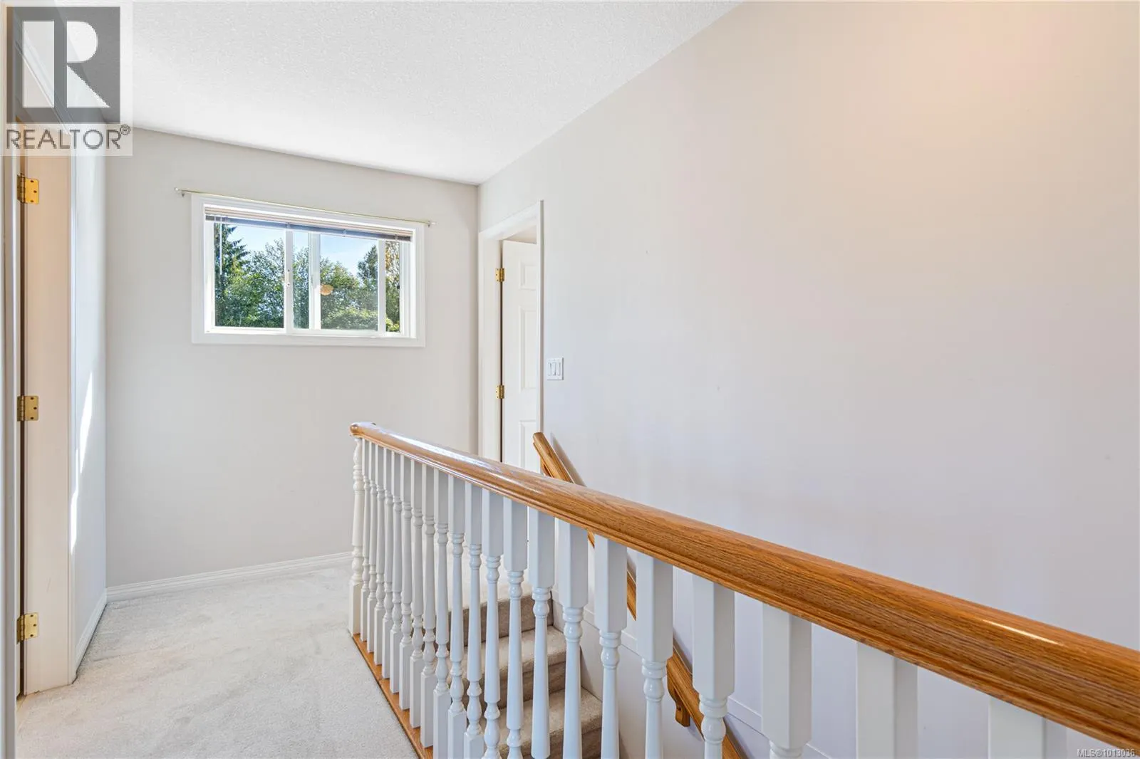 587 Hawthorne Rise