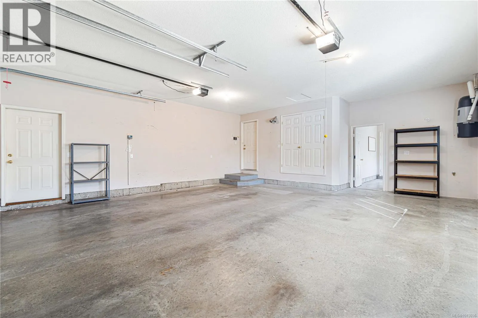 587 Hawthorne Rise