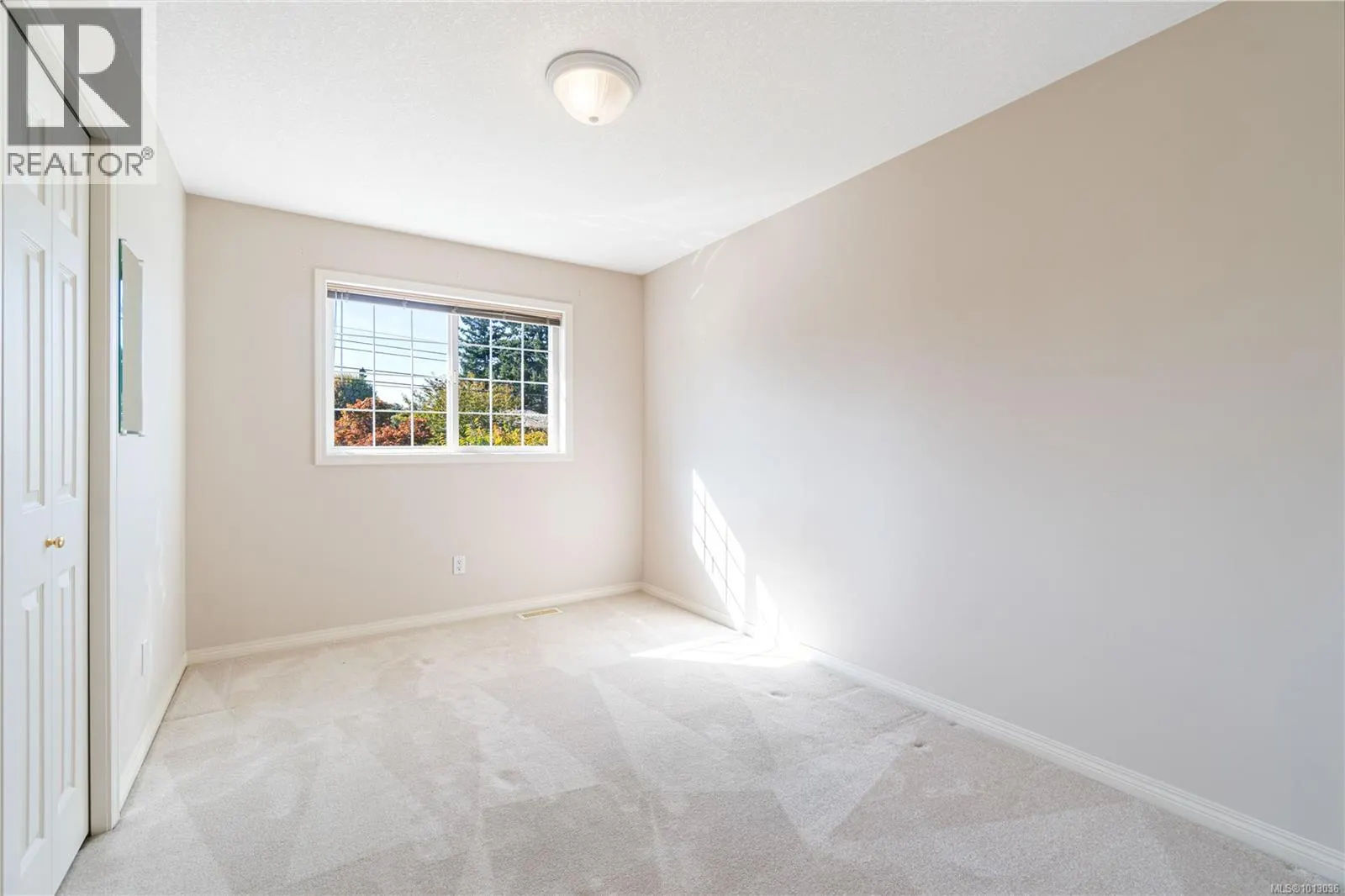 587 Hawthorne Rise