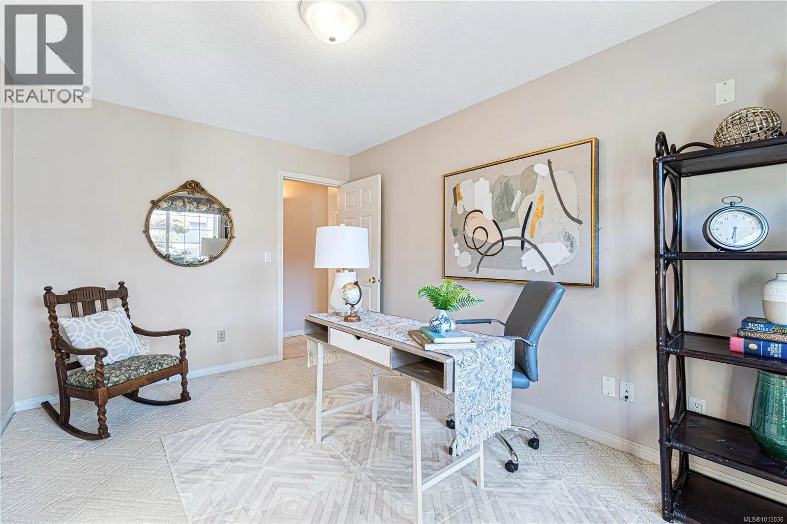 587 Hawthorne Rise