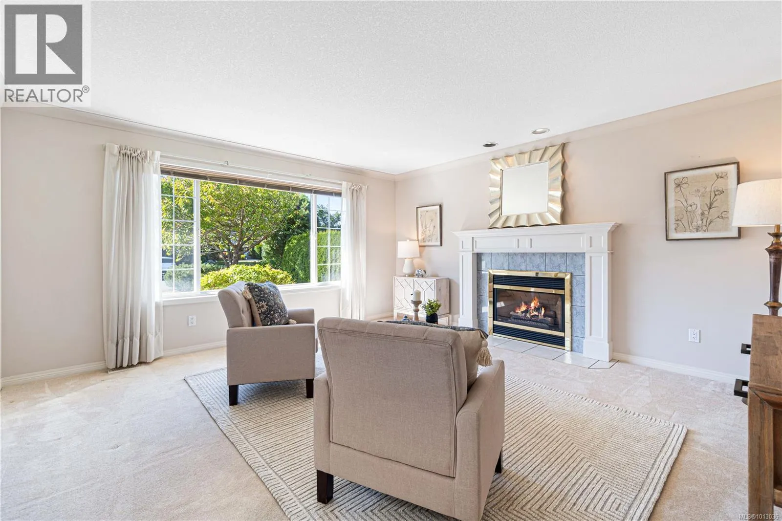 587 Hawthorne Rise