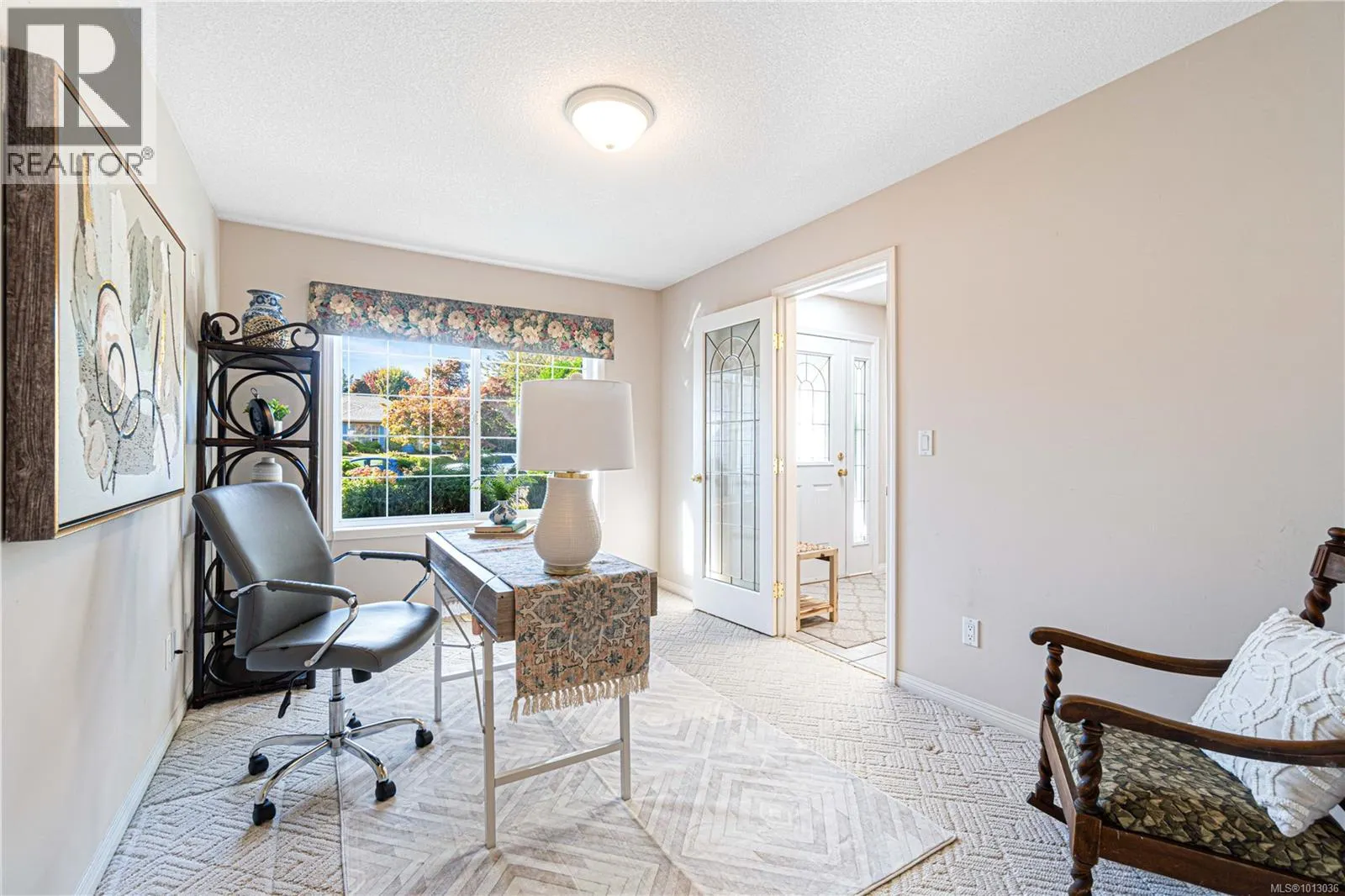 587 Hawthorne Rise